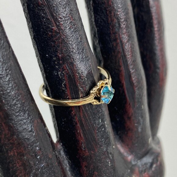 Vintage Prong Set Blue Glass Rhinestone Gold Tone Ring Size 5.5 - Picture 4 of 9